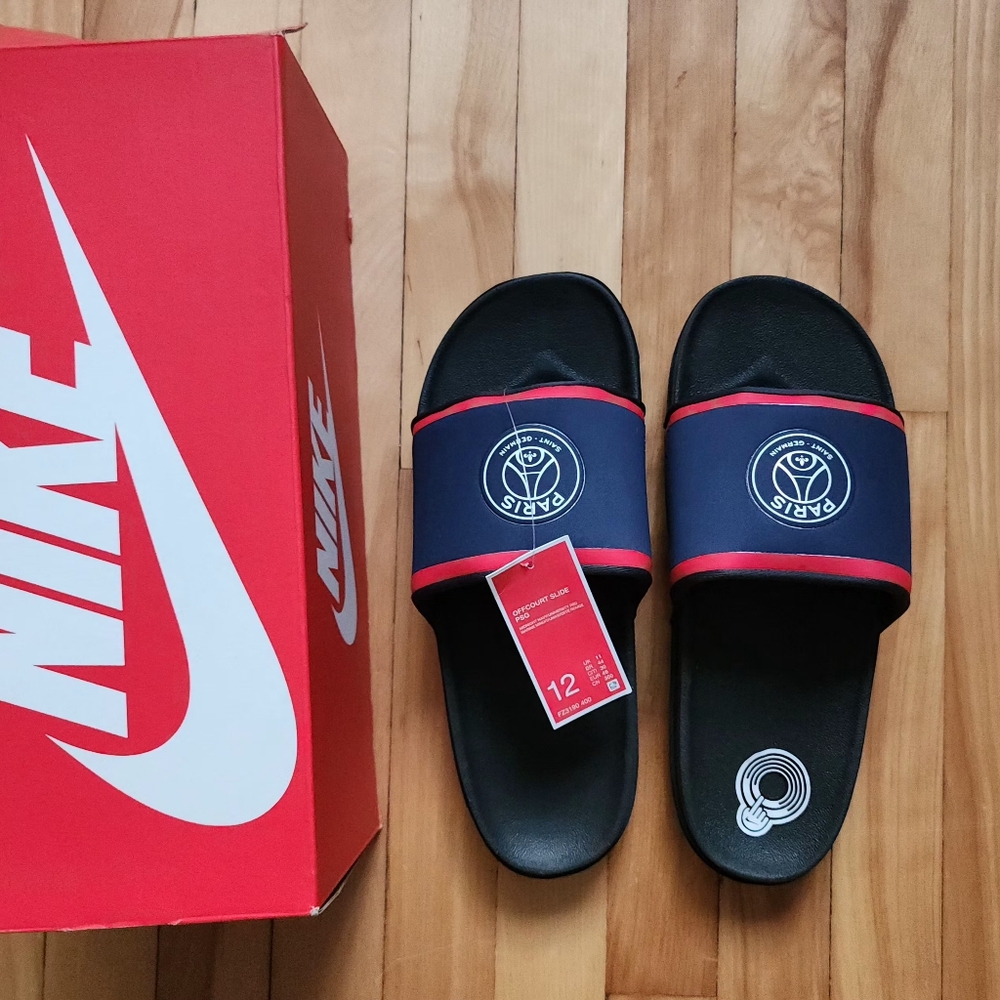 Nike Paris Men's Black and Blue Slides